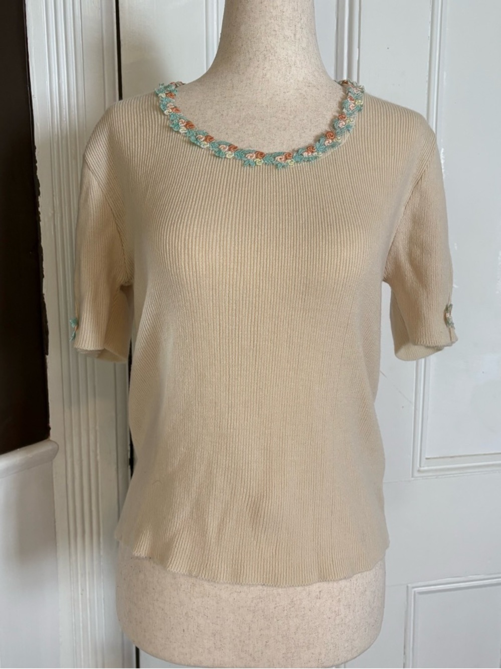 Vintage Helen Sue Knit Top Floral Embroidered Trim Short Sleeve Cream Korea